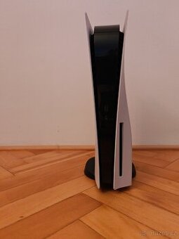 PlayStation 5 s mechanikou + DualSence ovladačem