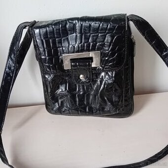 dámská kabelka   rozměr 27x 23cm