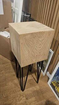 Designový odkladací stolek-dub-masiv