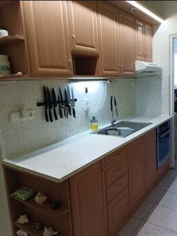 ✅ Kuchyňská linka | osvětlení | bez spotřebičů | pěkný stav