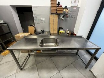 Prodám nerezový mycí stůl se dřezem