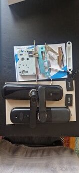 ELEKTRONICKÝ ZÁMEK NA DVEŘE