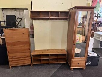 Pěkná Předsíňová sestava Ikea Leskvik skříň, botník , lavičk