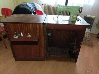 Elektrický šicí stroj Minerva