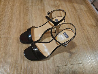 Dámské černé plesové boty na vysokém podpatku Baťa