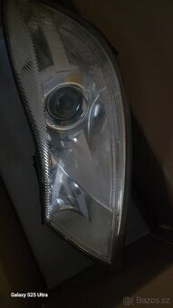 Přední levý svetlomet