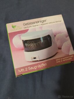 Čistič na zubní náhrady