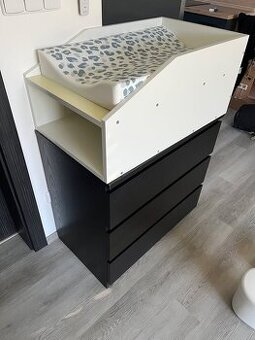 Přebalovací pult na Ikea Malm komodu