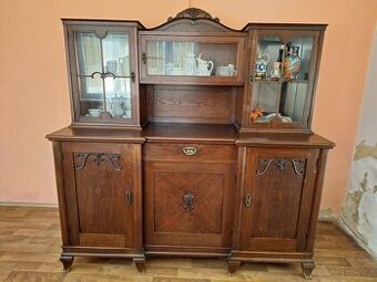 Dřevěné skříně