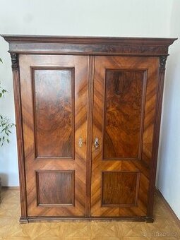 Starožitný nábytek