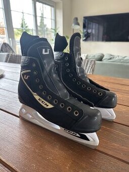 Prodám hokejové brusle CCM vel. 42