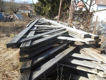 Střešní vazníky.