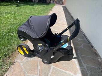 Autosedačka Doona včetně základny na Isofix