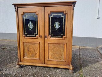 starožitná komoda - vertiko