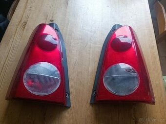 Zadní pravé a levé světlo