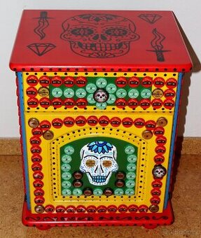 Designová skříňka s lebkami styl Mexico