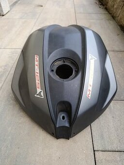 Plasty na nádrž Yamaha MT 125 rv 2016