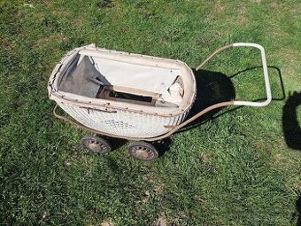 Starožitný kočárek