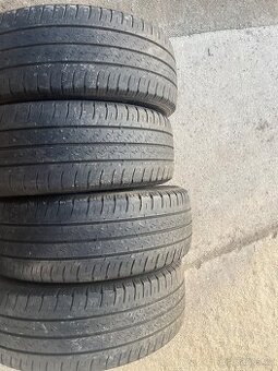 Pneu 215/60/17 C