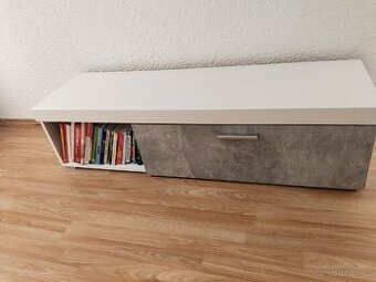 Skříňka pod TV.