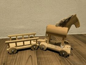 Dřevěný koník s vozem - 1
