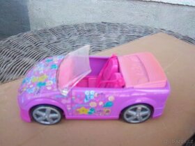 růžové auto