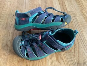 Boty & uzavřené sandálky modré Keen vel. 36