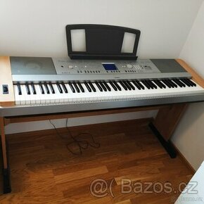 Digitální piano Yamaha Portable Grand DGX 640
