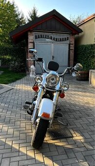 Harley - Davidson, bílý Softail Heritage 88´ inch.