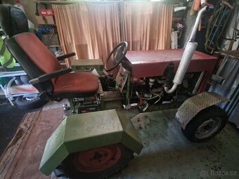 Traktor s vlekem