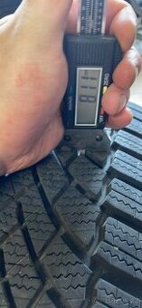 225 60 R18 104V Bridgestone BLIZZAK LM005