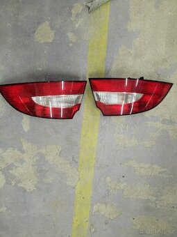 Zadní světla Škoda Superb 2 sedan