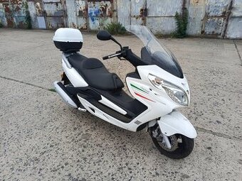 Skútr Capirelli Grand Tour 250