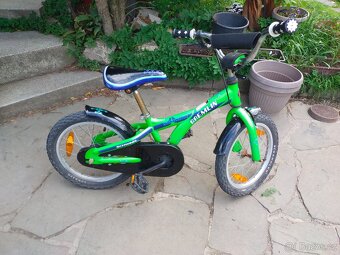 Kola 16 a koloběžky