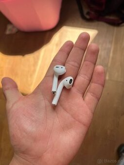 apple airpods sluchatka