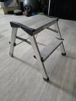 Skládací hliníkové schůdky