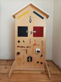 Aktivity board - hrací domeček