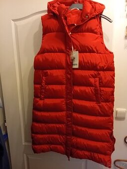 NOVÁ  PROŠÍVANÁ  VESTA  ČERVENÁ   VEL.44
