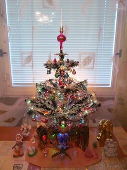 Vánoční stromek + 7 ramenný elektrický svícen... - 1