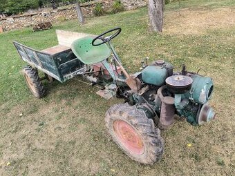 Traktor tovární výroby Agrostroj.4x4