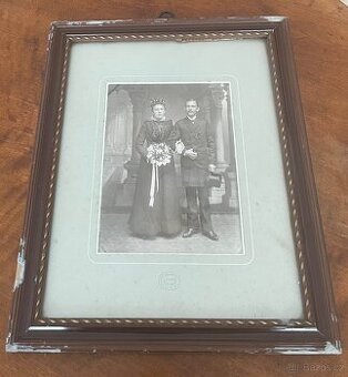 Velká svatební fotografie v rámu