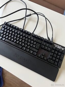 Asus TUF Gaming mechanická klávesnice