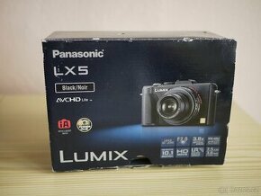 Originál krabice a nabíječka Panasonic DE-A82+baterie... - 1