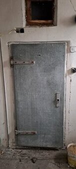 Izolované dveře z chladicích boxů+dřevěné futra - 1