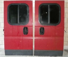 Prodám na F.Ducato 2008 dvojkabina L+P boč.dveře 4 000 Kč/ks