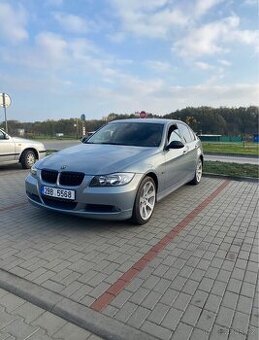 BMW E90 318i