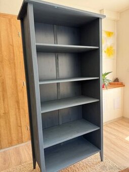Ikea knihovna regál