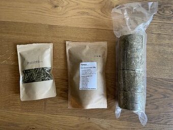 2x senné granule + lisované seno ve válečcích