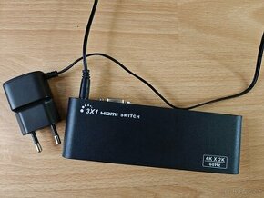 HDMI switch 3:1 stolní