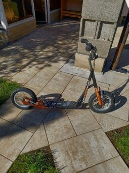 Sulov racer koloběžka
